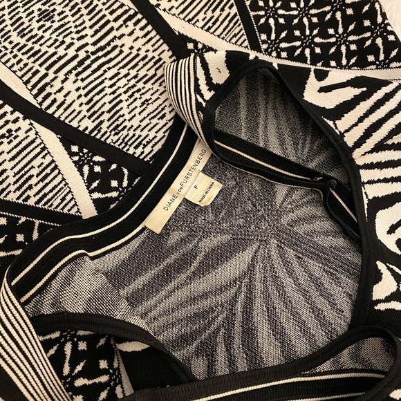 DVF knit Zebra Dress - Picture 3 of 4